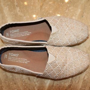 Toms Beige and white espadrilles size 7W